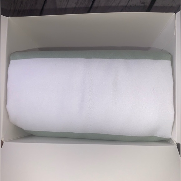 🆕 Little Big Universe Reversible Round Sand Free Beach Blanket - Picture 7 of 12